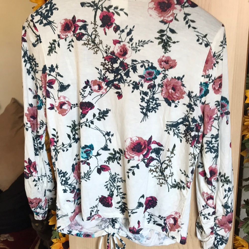 💙💙 Valentines Flower crop top - Picture 5 of 6